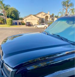 05 Chevy Silverado hood (non HD)