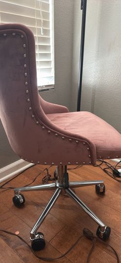 Beautiful dusty rose office chair