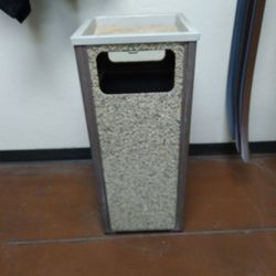 Trash Can / Ash Tray