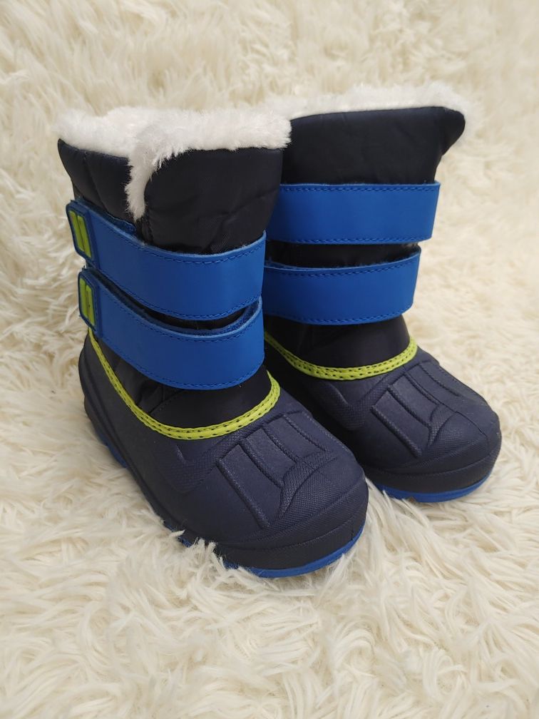 New toddler snow boots size 8