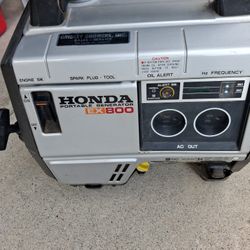 Honda Portable Generator! Selling As-is (I Can Not Get it Started) Must Go!!! No Resonable Offer Refused  VALUE AT AROUND $1,250* On EBAY!