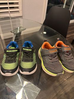 Toddler sketcher shoes, size 8