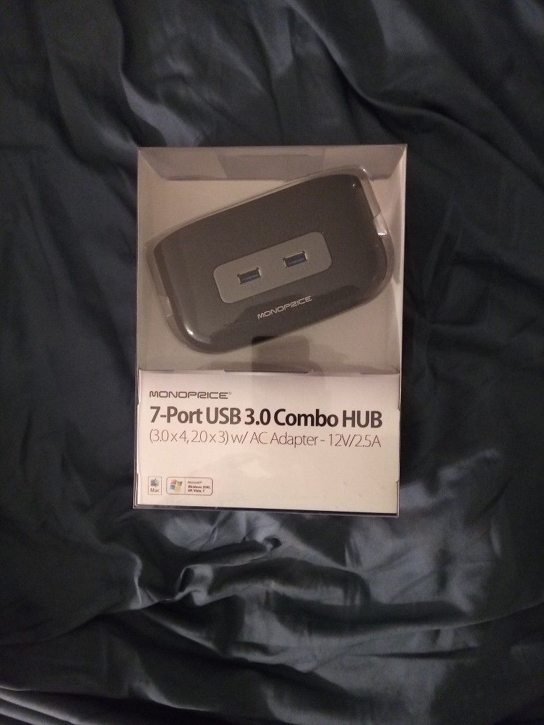 Monoprice 7-Port USB 3.0 Combo Hub W/AC Adapter 12V/25A