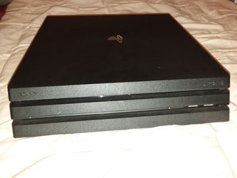 ps4 pro 5 games and 3 controllers