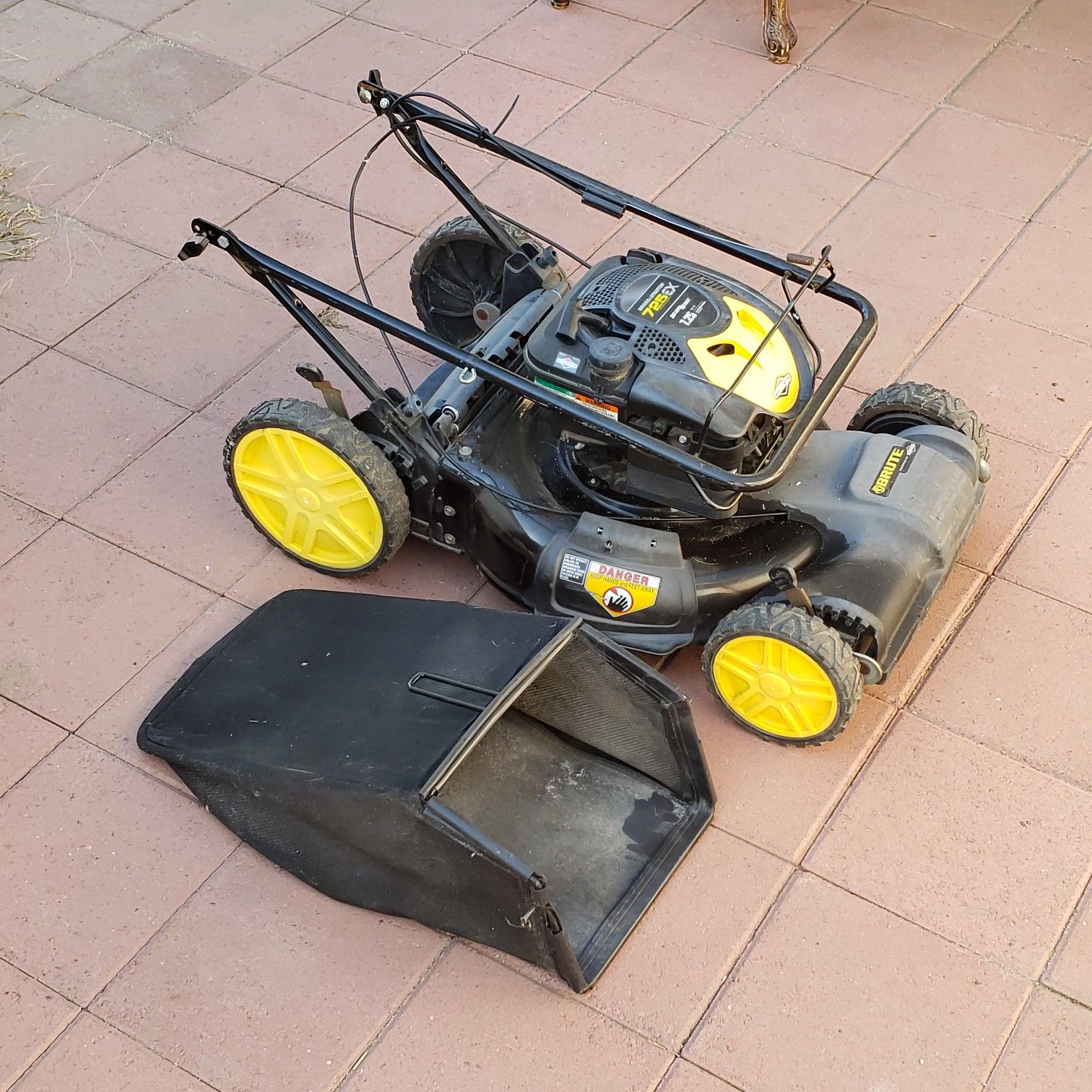 Briggs & Stratton 725 ex lawn mower (Read description)