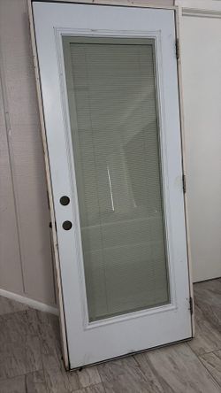 Glass door w/blinds