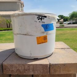 Vigoro Eloise Medium White Resin Cylinder Planter with Drainage Hole (14 in. L x 14 in. W x 12 in. H) 