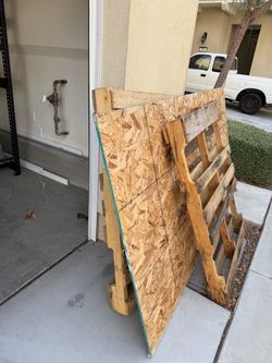 Pallets / Plywood