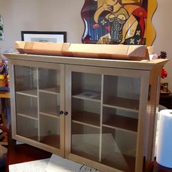 1996 Longaberger Display Cabinet In Excellent Condition With Hagging Bracket