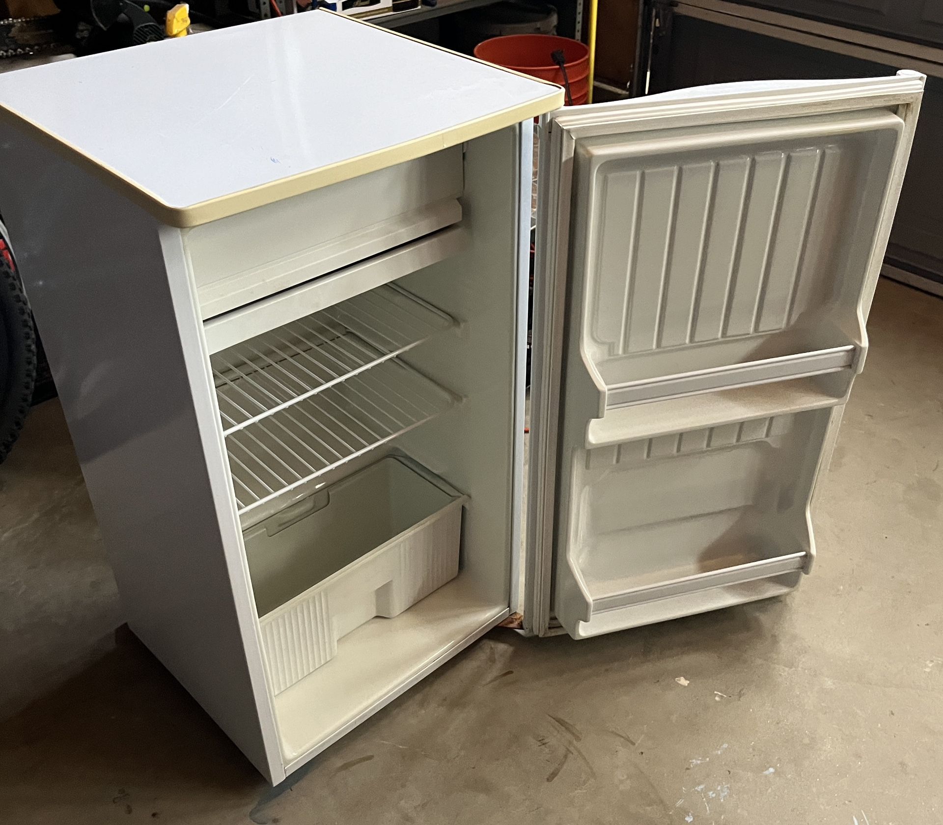 Mini Fridge GE