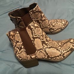 ESPRIT boots