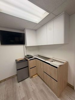 Corner Kitchen Cabinets Set – New / Gabinetes de esquina para cocina, nuevos