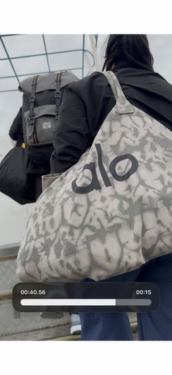 Alo Signature Bag (brand new with tag)