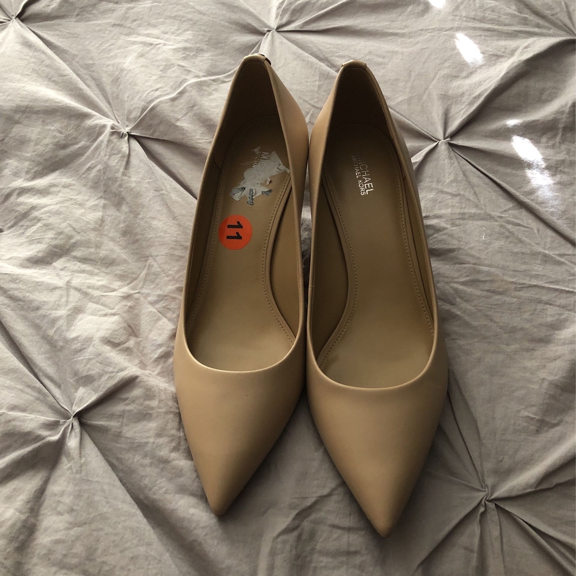 Michael Kors Beige Pumps