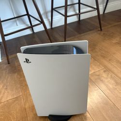 PS5, 2 Controllers, Gaming Chair, Headset, Charging Station and Games