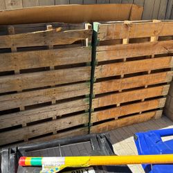 Pallet 40x48 2 available