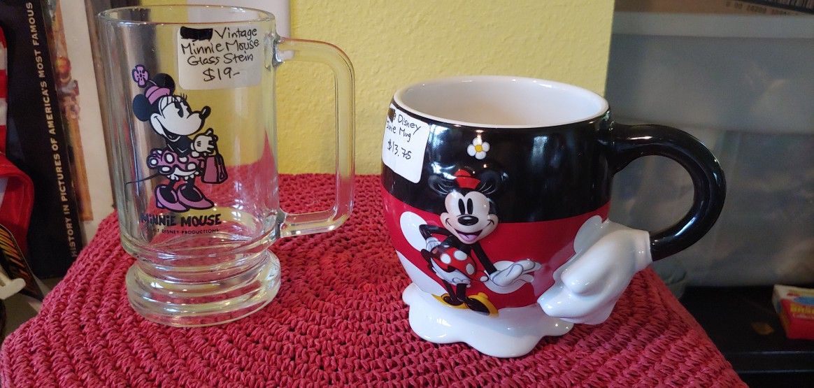 COLLECTIBLE MINNIE MOUSE