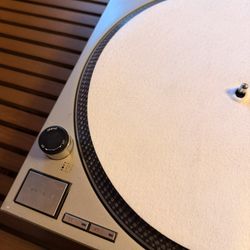 Technics SL-1200MK2 Quartz Direct Drive Turntable
