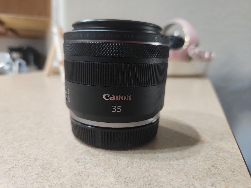 Canon RF35mm F1.8 is Macro STM lens