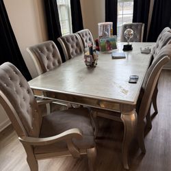 Dining table 8 Chairs Included