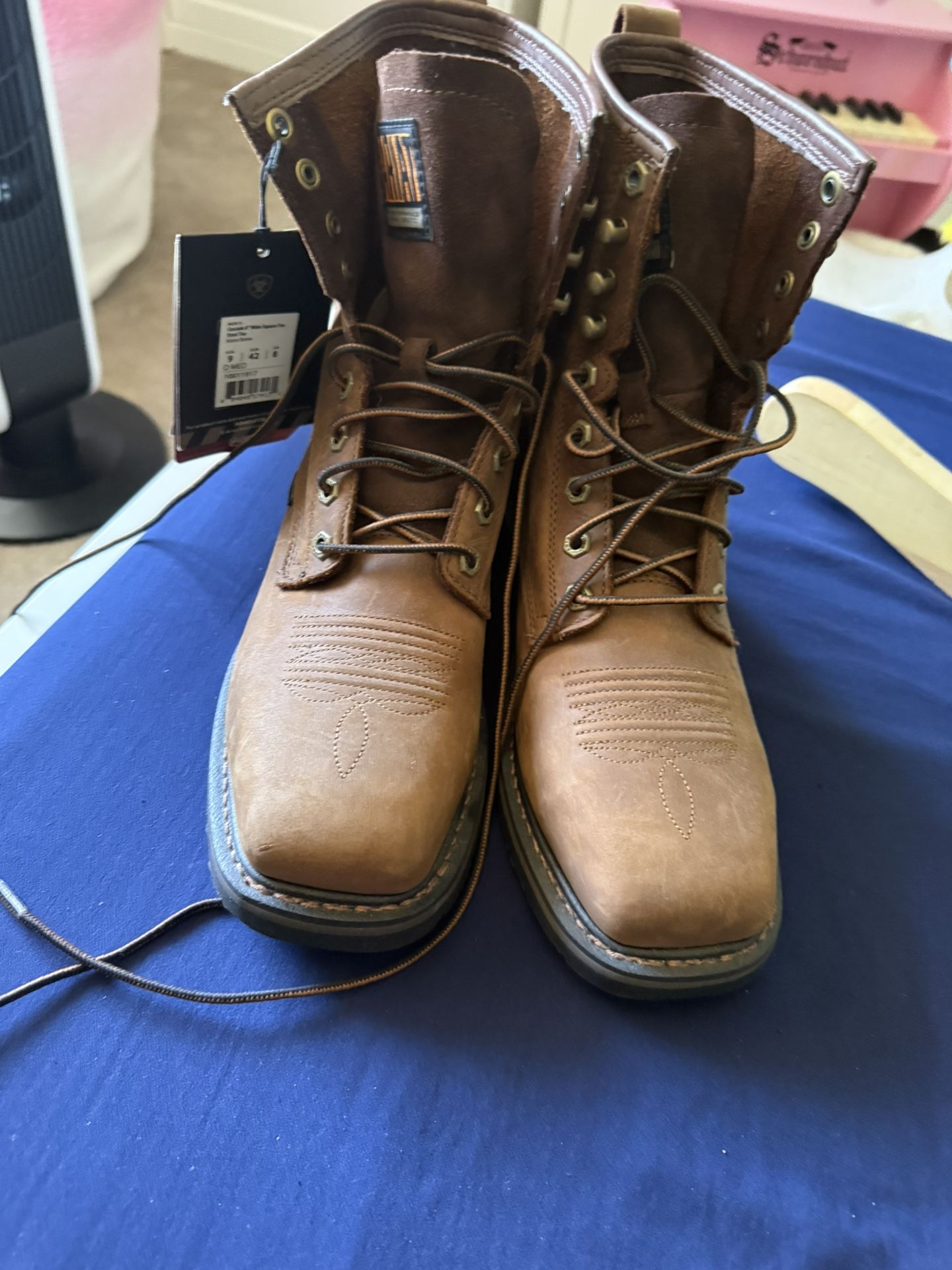 ***ARIAT BOOTS ***