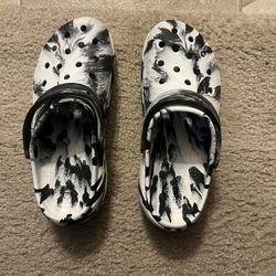 Size 9 In Women & 7 In Men Platform Crocs 