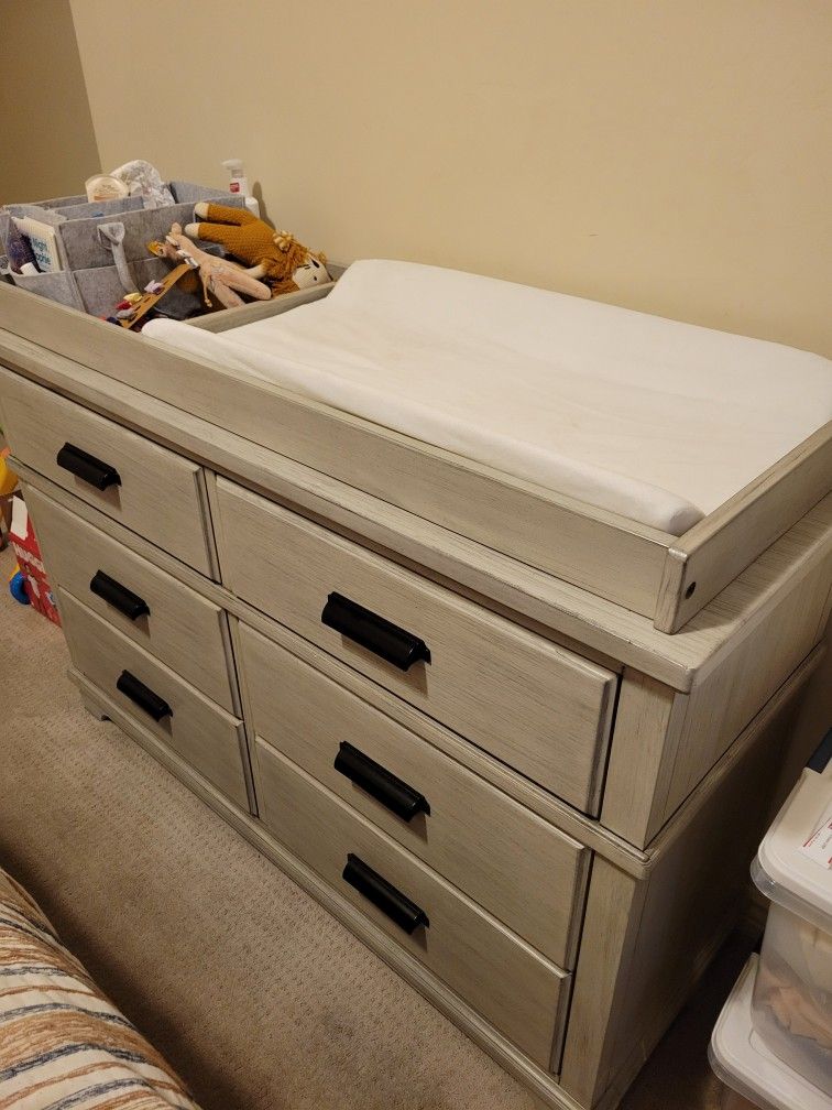 Delta Children's Dresser