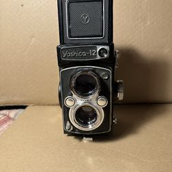 Vintage  Yashica-12 Twin Lens Reflex format film camera. 