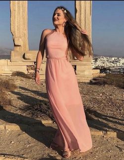 Flowy dress with halter neck and pleated top