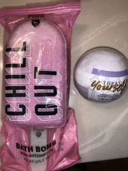 Pink bath bomb