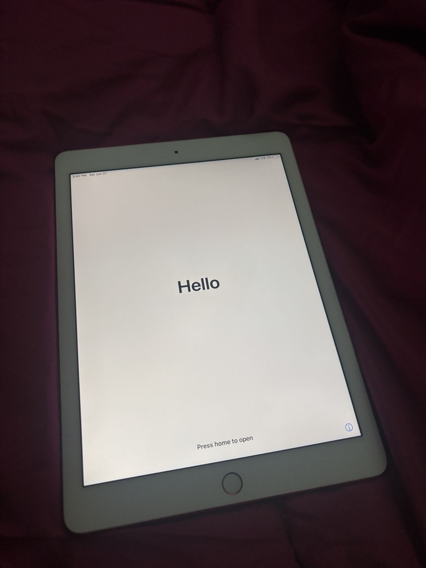 iPad Pro 9.7” (Cellular + WiFi) - Rose Gold - Excellent Condition