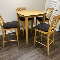 Table And 4 Chairs $40 
