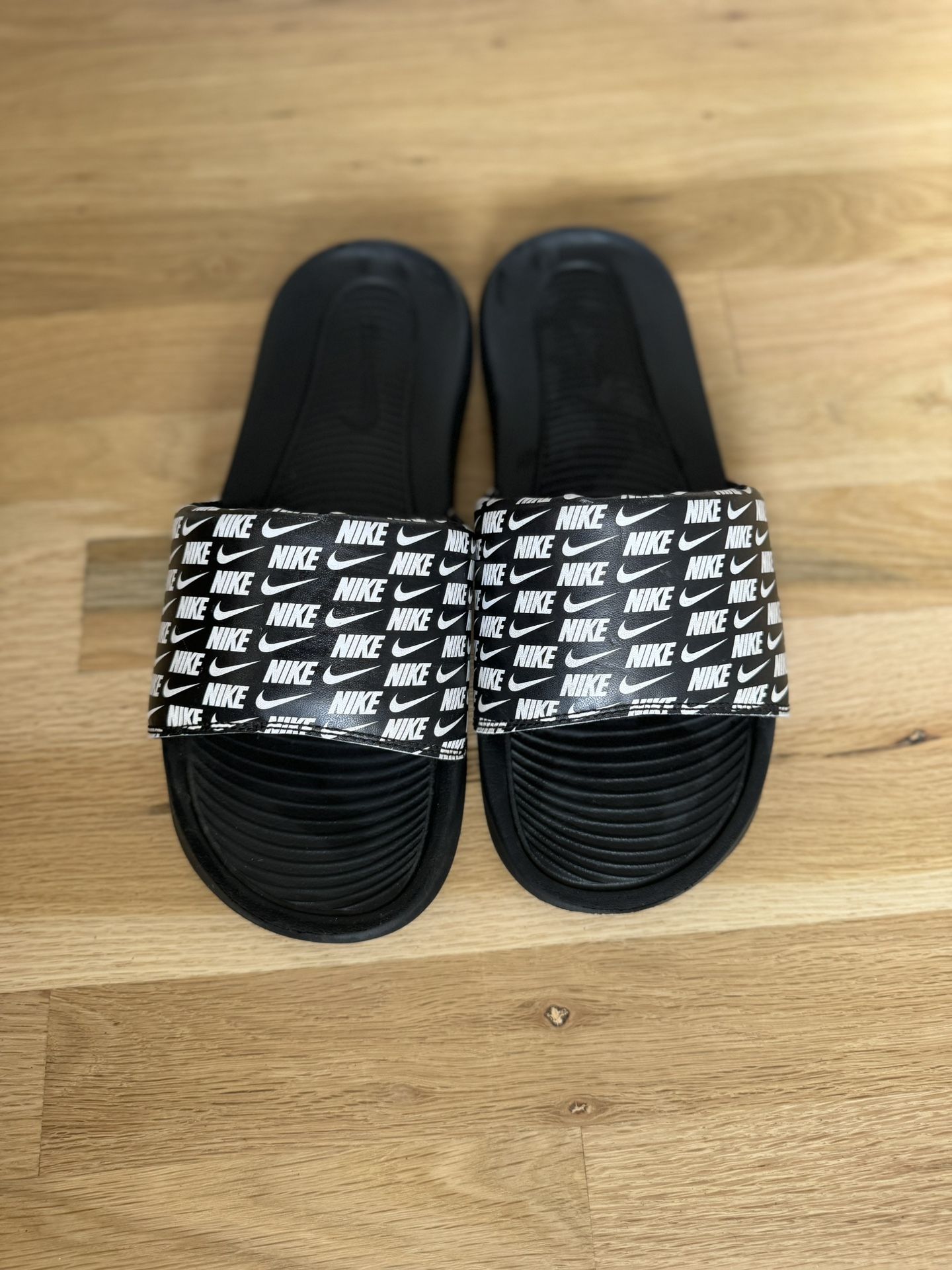 Nike Slides 