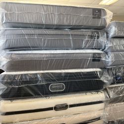 QUEEN PILLOW TOP MATTRESS 