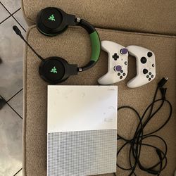 Xbox One S + Bluetooth Headset, Razor+ Two Controllers