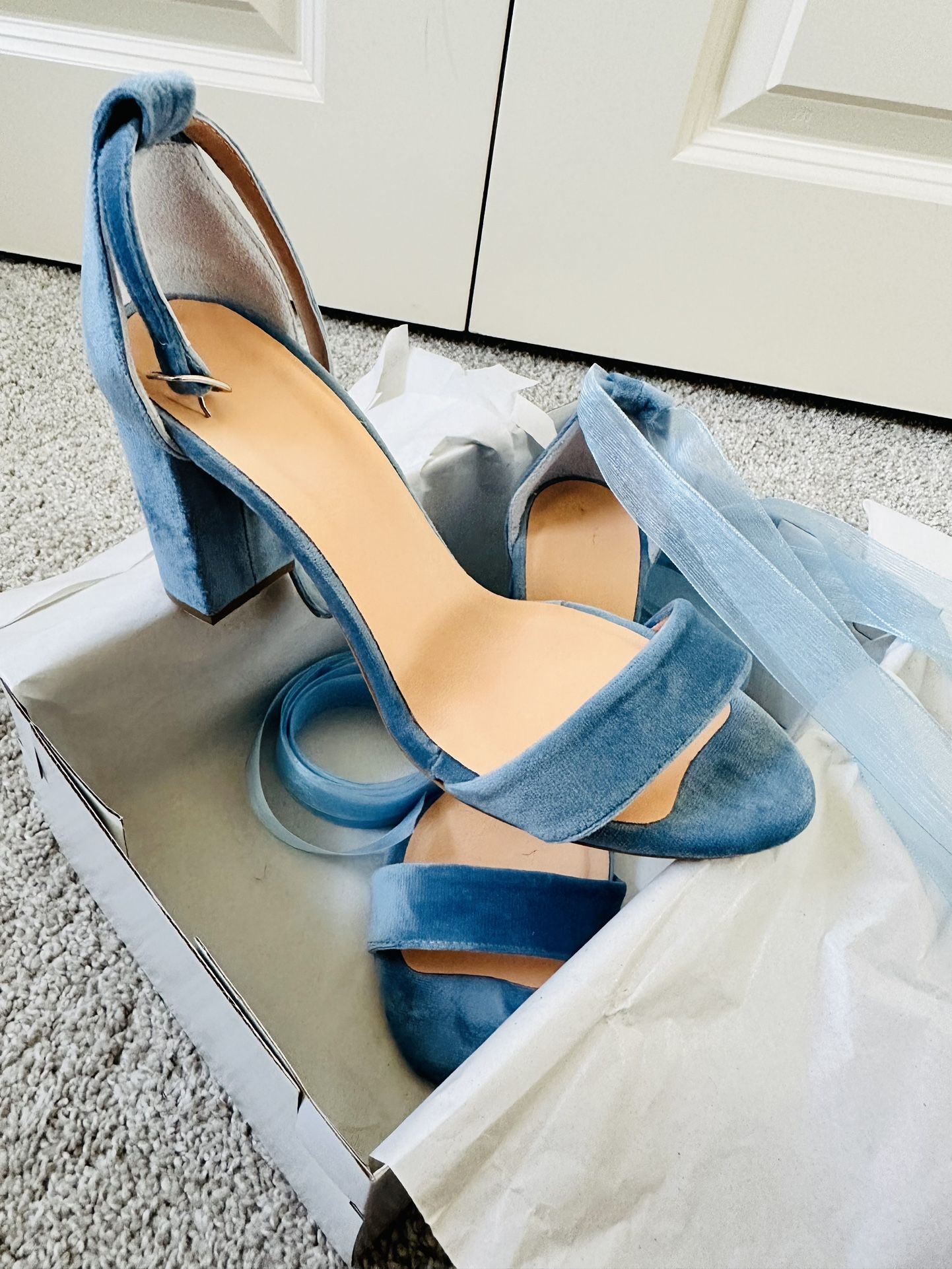*Never Worn* Brand New Velvet Wedding Shoes - US 7 / EU 38