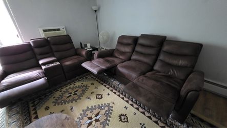 Bob’s 5-piece reclining sofa set