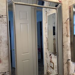 Beautiful beveled wall mirror - 24” x 36”