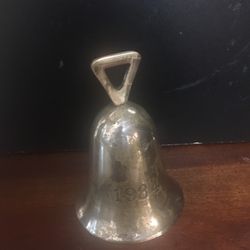 VINTAGE 1984 SILVER PLATED HAND HELD BELL . 