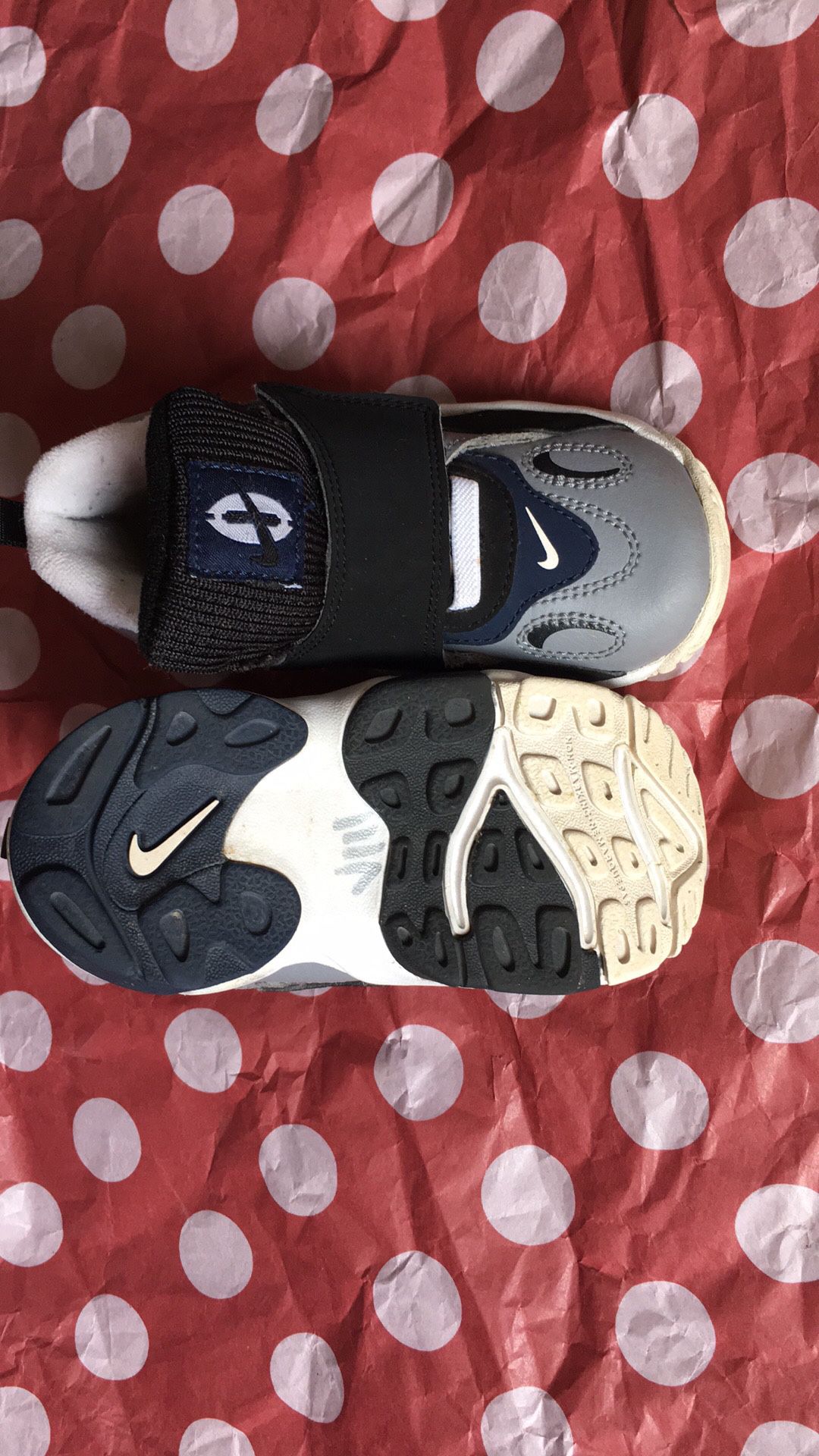 Nike boy shoes size 7