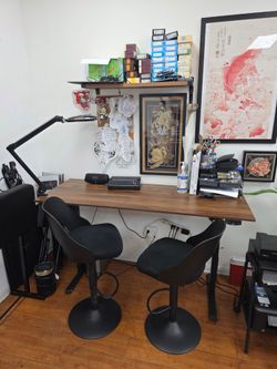 ONLY 2 adjustable bar stools