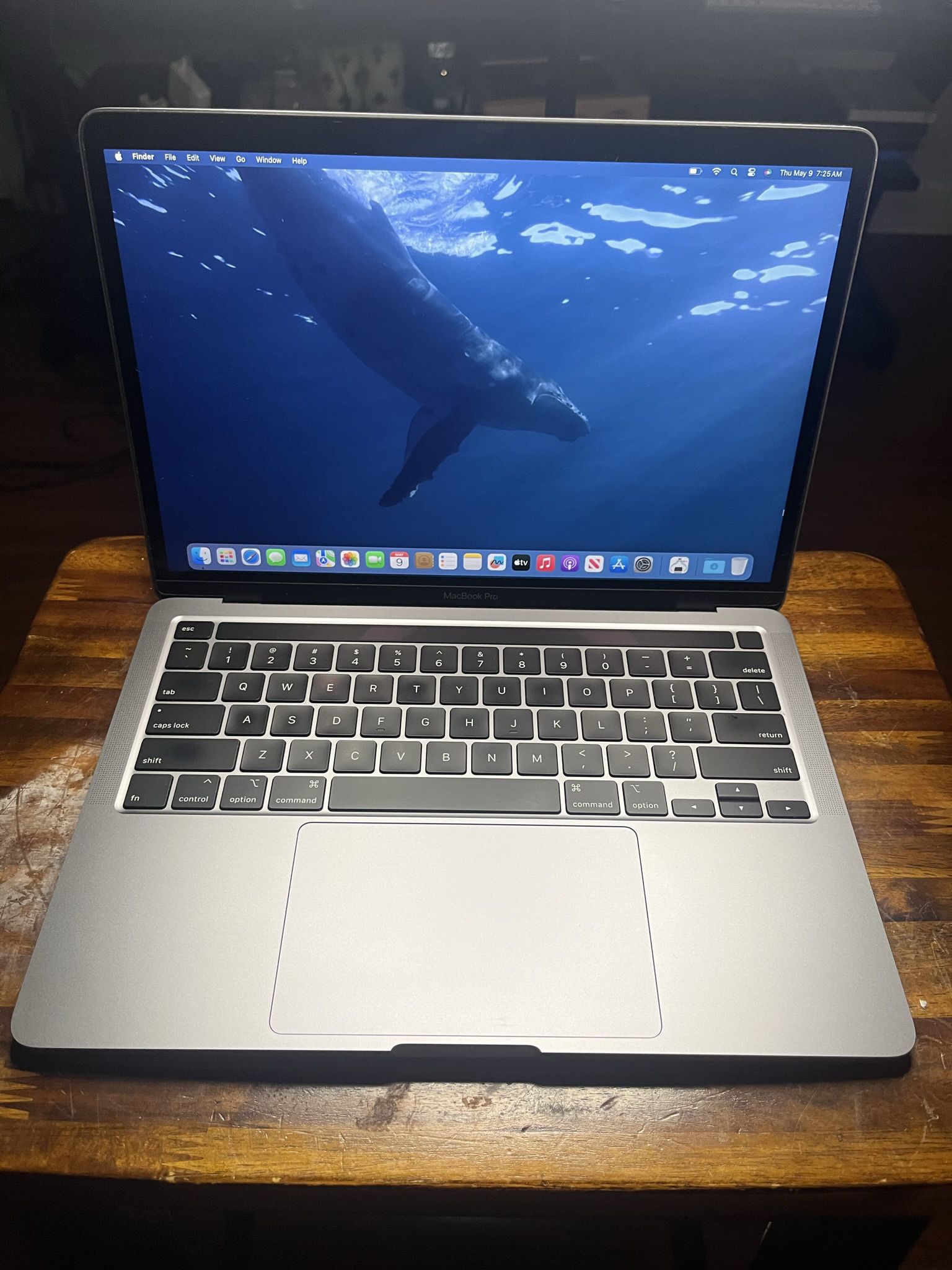2020 MACBOOK PRO 13" TOUCHBAR 2.3 GHz QUADCORE i7 16GB 512GB  CYCLE LOW COUNT 9 WITH CHARGER 