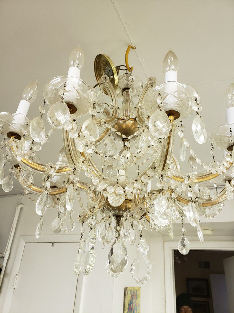 Vintage Glass Chandeliers And 2 lamps to match it