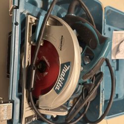 Makita Circular Saw Bundle – 7-1/4” Magnesium Saw + 12V Cordless Saw Kit