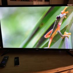 ONN 30” Roku Smart TV