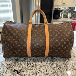 Louis Vuitton Keepall Bandoulière 55 Monogram Bag.