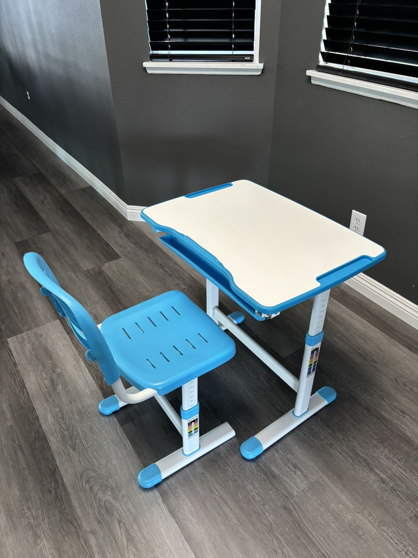 Kid's Desk and Chair Set for Ages 3-10 in Blue