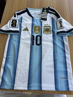 CAMISETA SELECCIÓN ARGENTINA. KIDS KIT. JERSEY, SHORTS, SOCKS. SIZE 28. MESSI 10. ALL PATCHES FIFA 26.