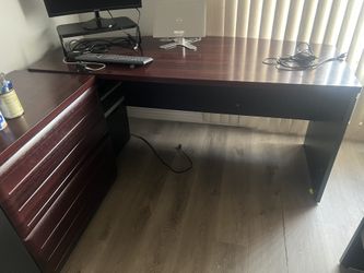 Desk w/File Cabinet