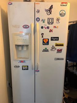 Refrigerator for sale | Works perfectly fine | All original parts included